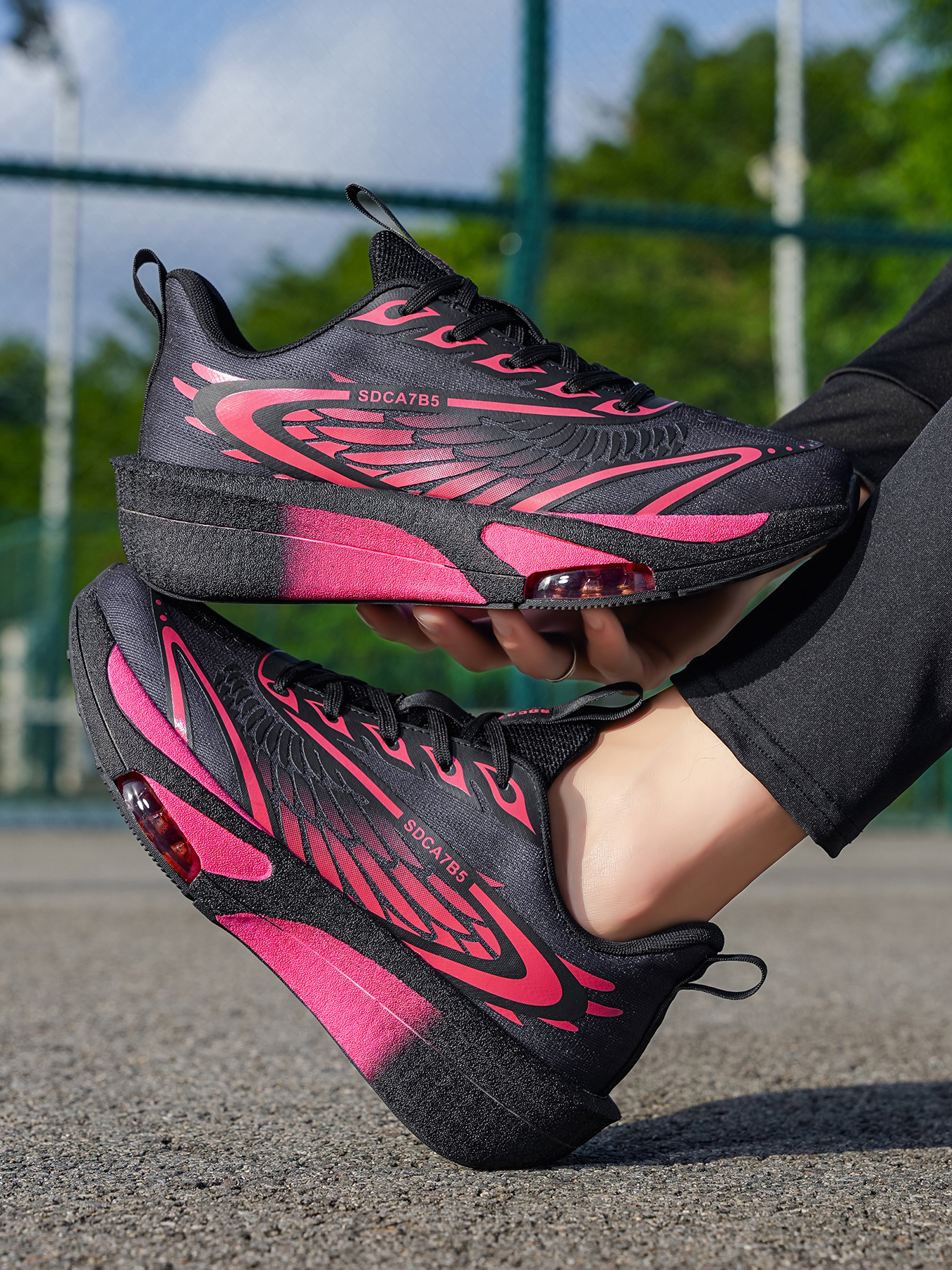 Black and magenta air-cushion running shoe, model 2280
