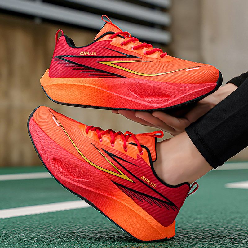 XiangChi model 6607 thick-sole running shoe