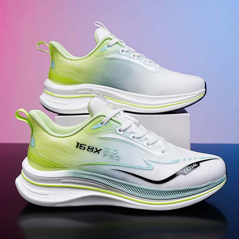 XiangChi model 825 thick-sole running shoe